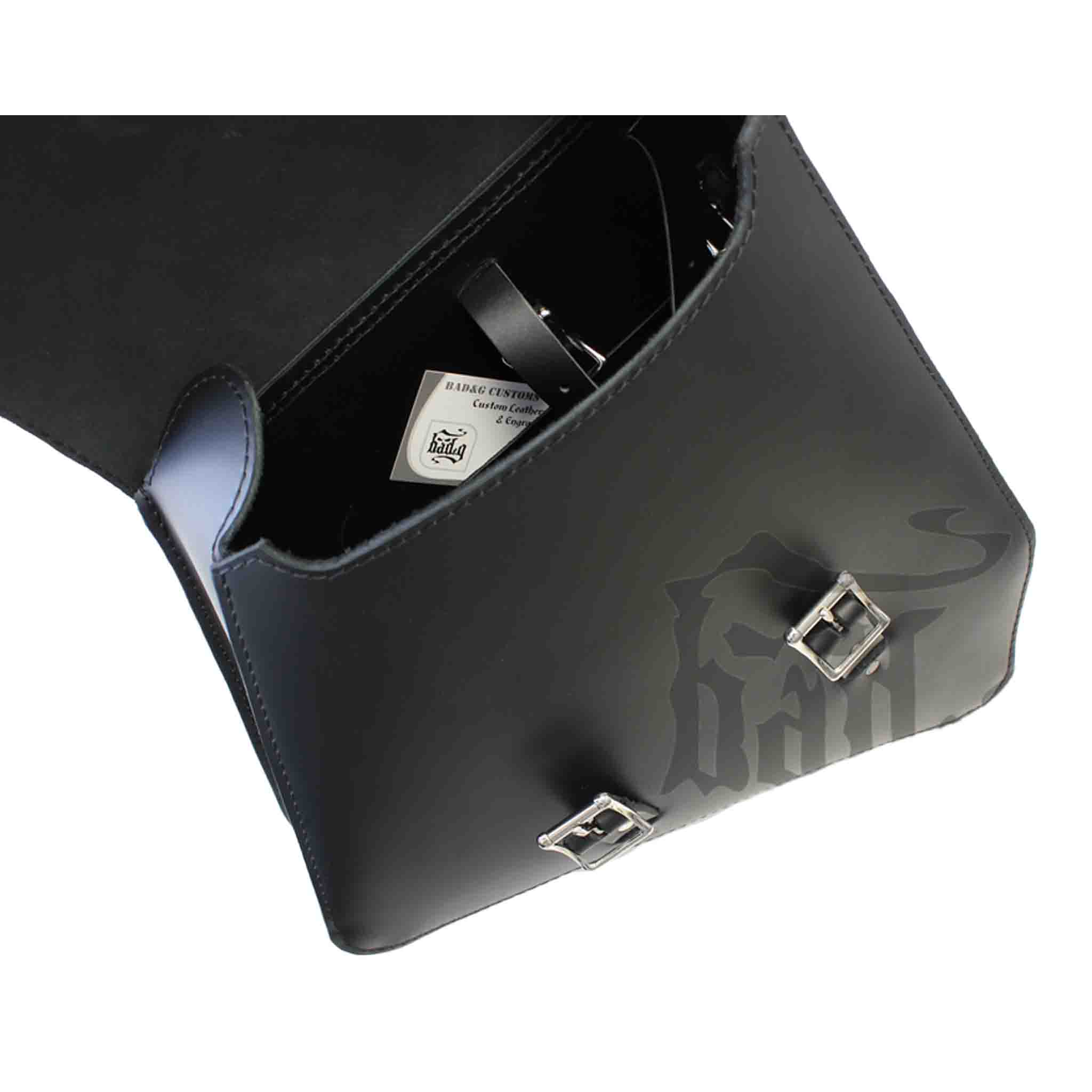 Upgrade your Harley-Davidson® Sportster with the SL012 Left Side Solo Bag. Hand crafted in USA with premium leather and top quality hardware. Durable and stylish, it's the perfect fit for your motorcycle.