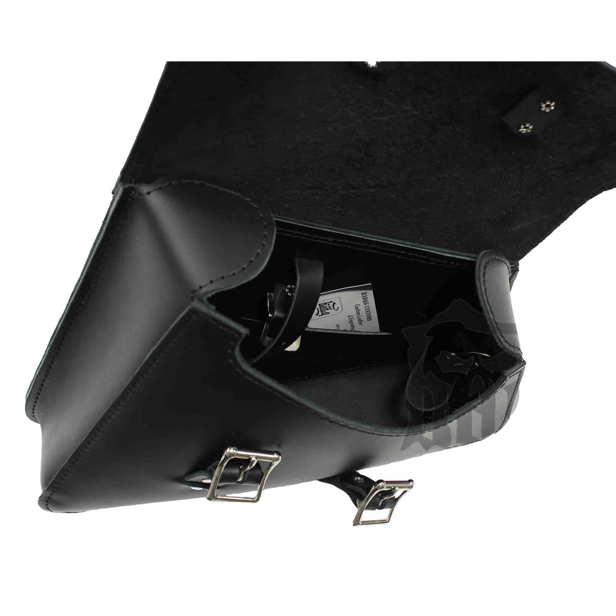 Upgrade your Harley-Davidson® Sportster with the SR01 Right Side Solo Bag. Hand crafted in USA with premium leather and top quality hardware. Durable and stylish, it's the perfect fit for your motorcycle.