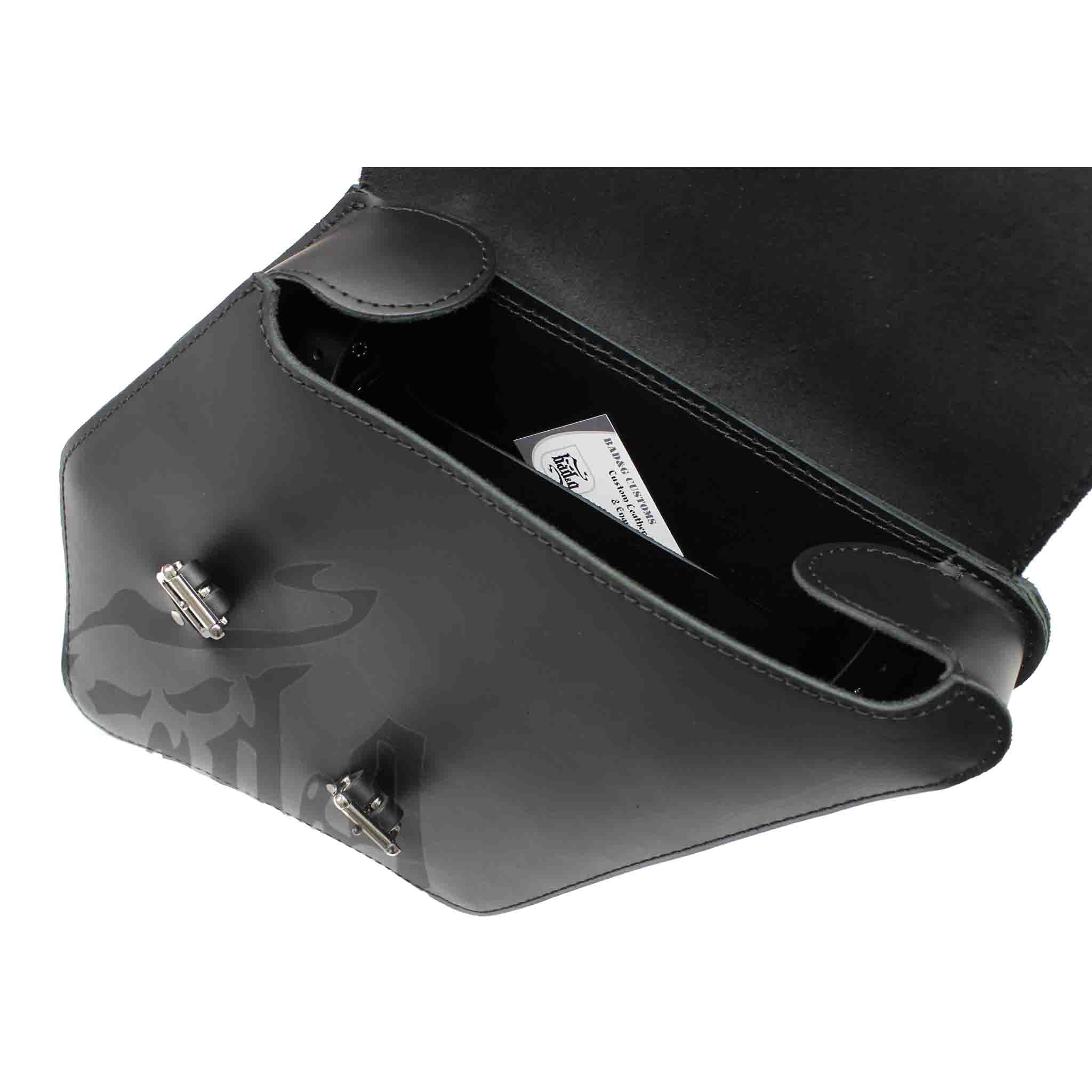 Upgrade your Honda VTX with the VTXR01 Right Side Solo Bag. Hand crafted in USA with premium leather and top quality hardware. Durable and stylish, it's the perfect fit for your motorcycle.