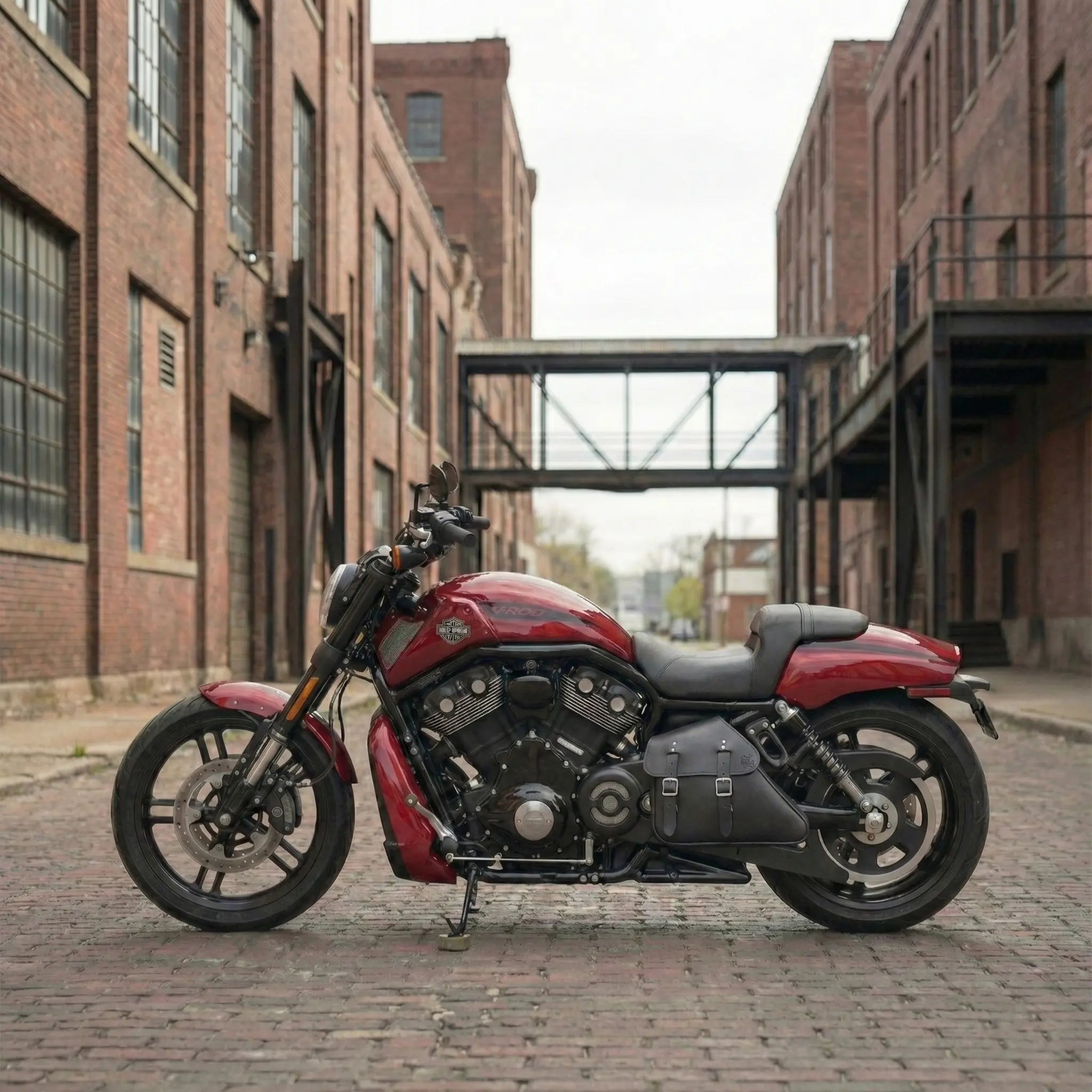 H-D® V-Rod Left Side Solo Bag - VRL031