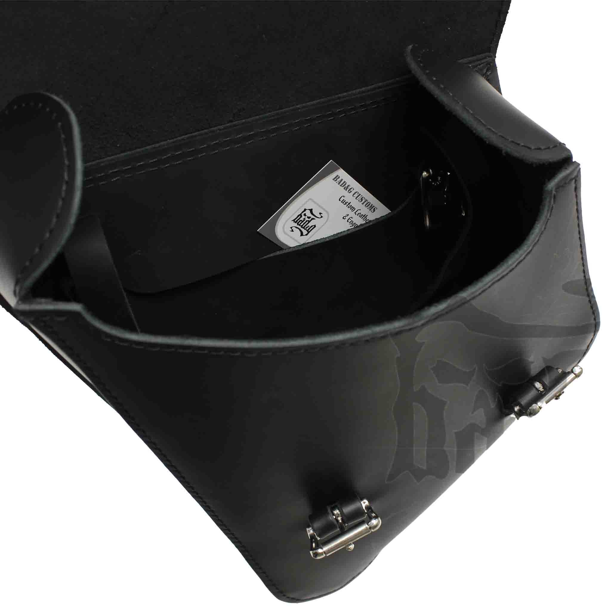 Upgrade your Harley-Davidson® Hardtail Chopper / Bobber with the SHL01 Left Side Solo Bag. Hand crafted in USA with premium leather and top quality hardware. Durable and stylish, it's the perfect fit for your motorcycle.
