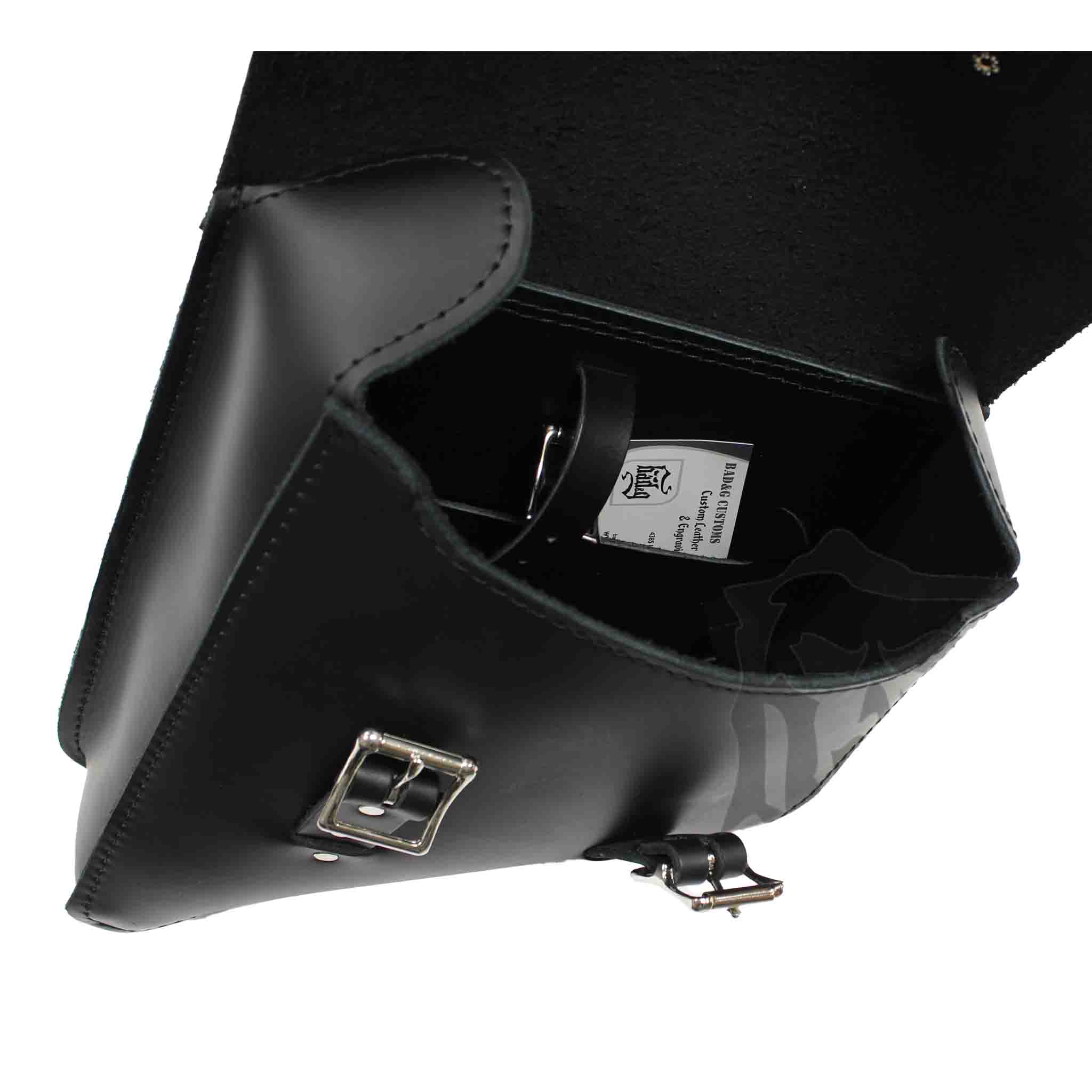 Upgrade your Harley-Davidson® Sportster with the SR02 Right Side Solo Bag. Hand crafted in USA with premium leather and top quality hardware. Durable and stylish, it's the perfect fit for your motorcycle.