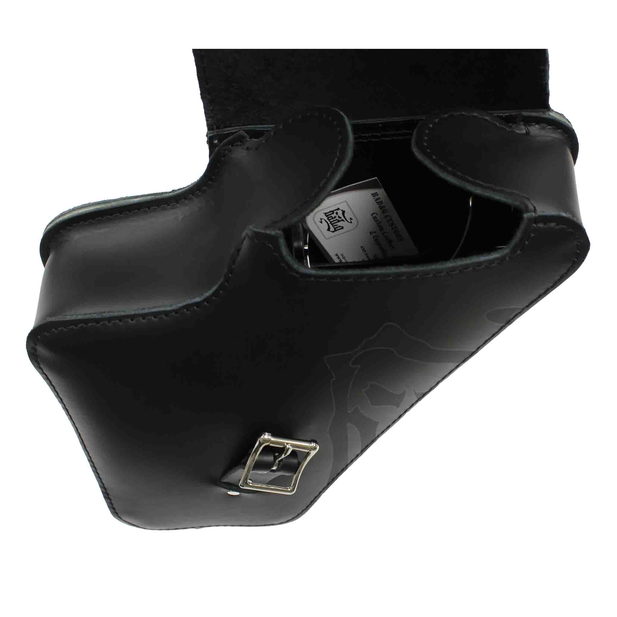 Upgrade your Harley-Davidson® Sportster with the SR04 Right Side Solo Bag. Hand crafted in USA with premium leather and top quality hardware. Durable and stylish, it's the perfect fit for your motorcycle.