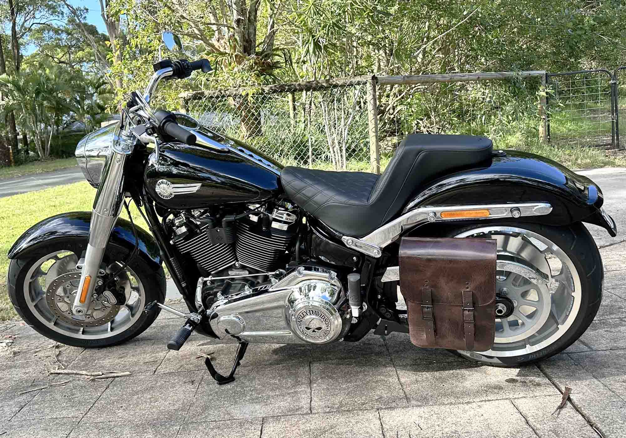 Harley-Davidson Softail Solo Bag Saddlebags SHL04 BAD&G CUSTOMS BAD and G